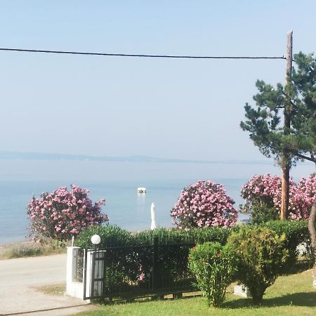 Metamorphosis - Halkidiki Apartment On The Beach Metamorfosi  Exterior foto
